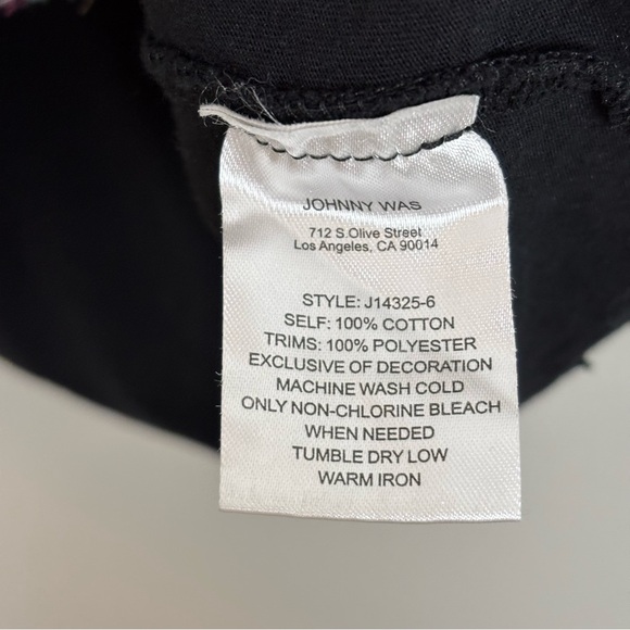 Johnny Was Top XL Black Raw Hem V-Neck Tee Embroidered Floral 100% Cotton - Picture 10 of 11